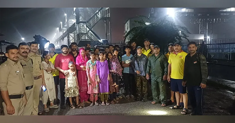 Uttarakhand SDRF rescues a group of 22 lost persons from Rishikesh