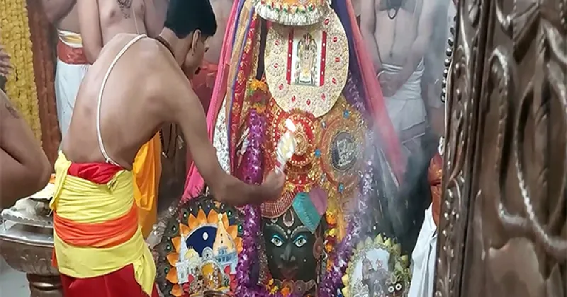 MP: Rakshabandhan celebrated at Mahakaleshwar temple in Ujjain, Rakhi offered to Baba Mahakal along with Mahabhog of 1.25 Lakh laddu