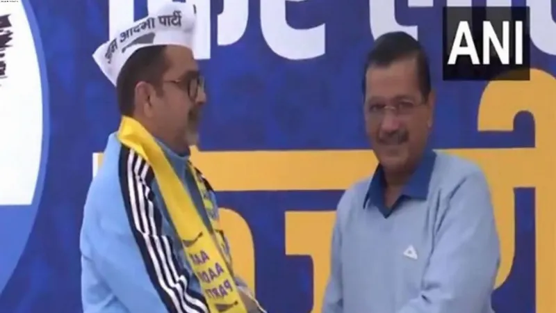 Delhi: Awadh Ojha joins AAP in presence of party national convenor Arvind Kejriwal