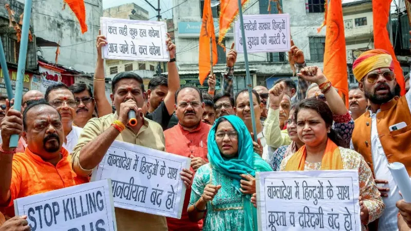 Jaipur: Saints, common people protest against atrocities on Hindus in Bangladesh