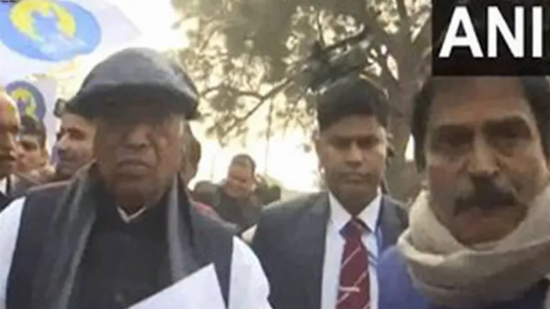 Malikarjun Kharge, Priyanka Gandhi and other INDIA bloc members stage protest against Amit Shah