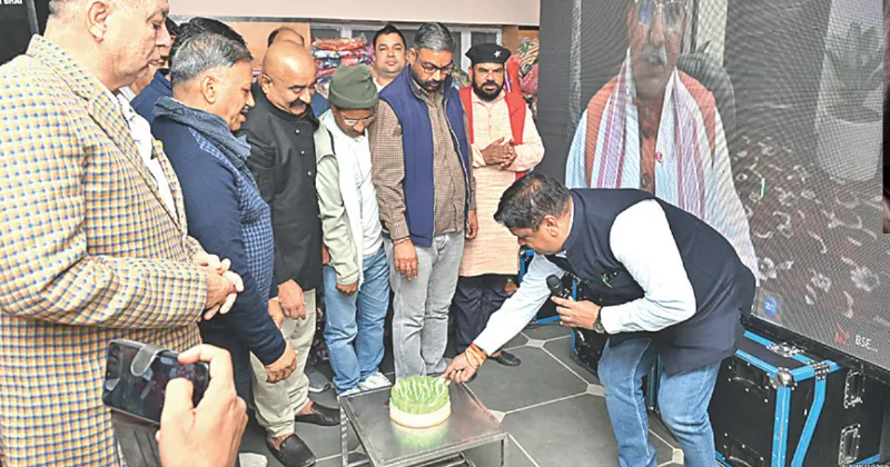 Meghwal joins blanket distribution event