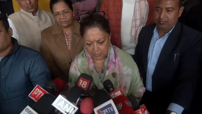 Jaipur Fire: Former Rajasthan CM Raje visits injured in hospital; Nagaur MP Beniwal Seeks CBI probe