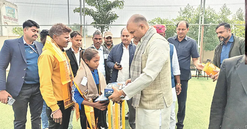 Sachin’s praise turns Raj girl into cricket star