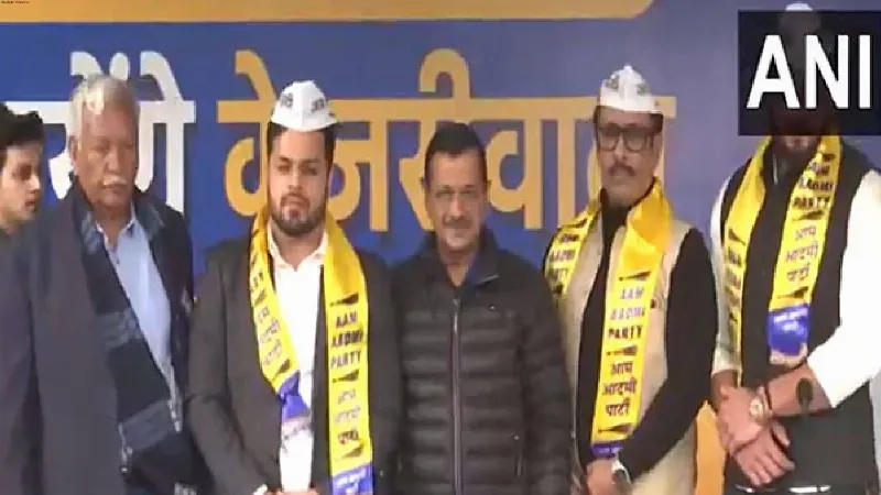 Delhi Polls: Fitness influencers Rohit Dalal, Akshay Dilawari join AAP in presence of Arvind Kejriwal