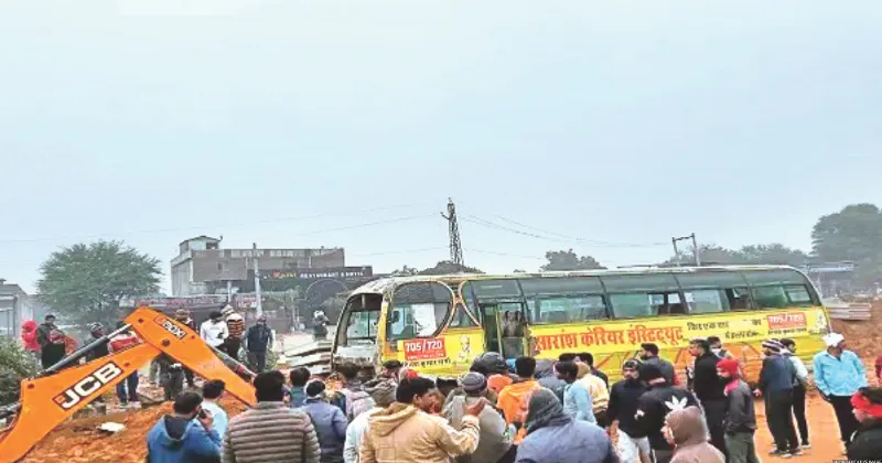 Chomu bus crash: Teacher dead, several kids injured