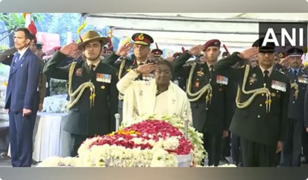 President Droupadi Murmu pays last respects to former PM Manmohan Singh