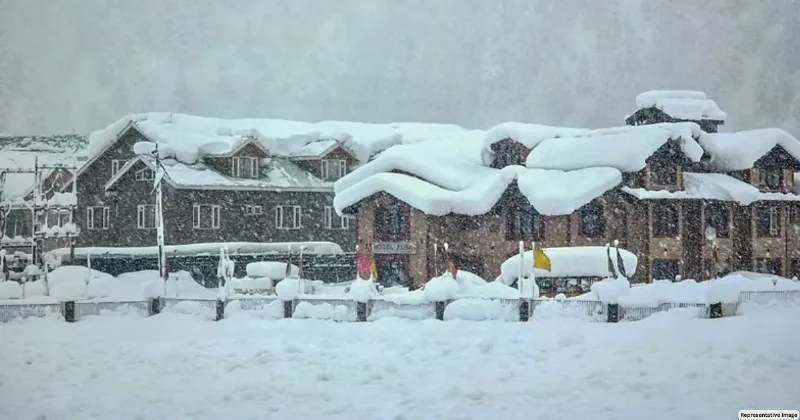 Stranded tourists find shelter in mosque amid heavy snowfall in Kashmir