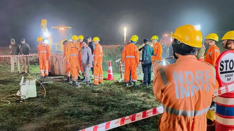 Madhya Pradesh: 10 year old boy dies after being rescued from borewell in Guna