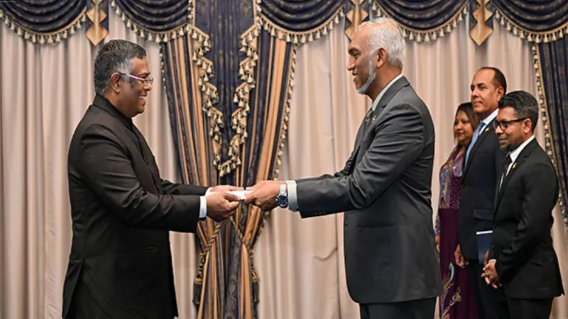 High Commissioner of India presents credentials to Maldives President