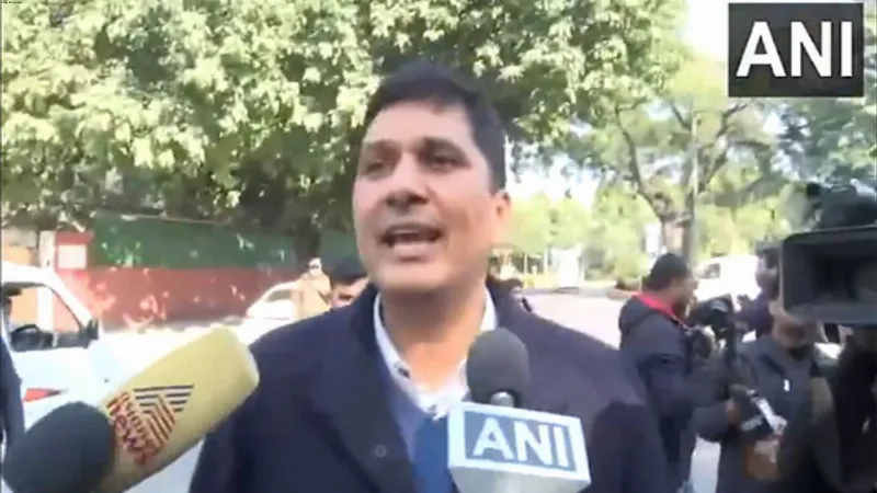 AAP's Saurabh Bharadwaj, Sanjay Singh protest at PM’s residence, blocked from entering