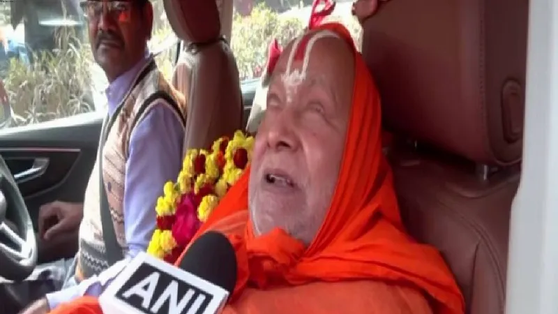 Vaishanv sect Akharas make entry at Maha Kumbh, Jagadguru Rambhadracharya leads procession