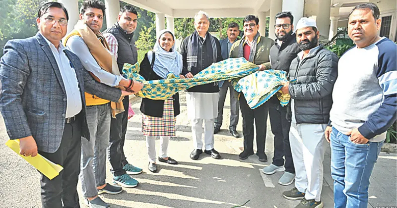 Leaders offer chadar at 813th Urs of Ajmer Sharif