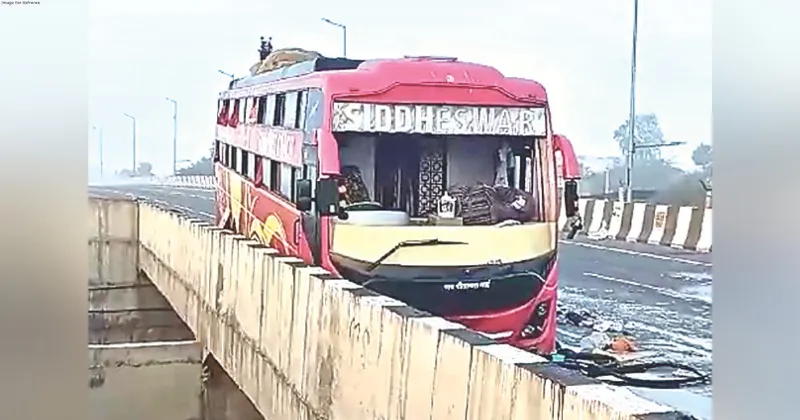 Pilgrims bus overturns on Jpr-Udaipur highway, two dozen injured