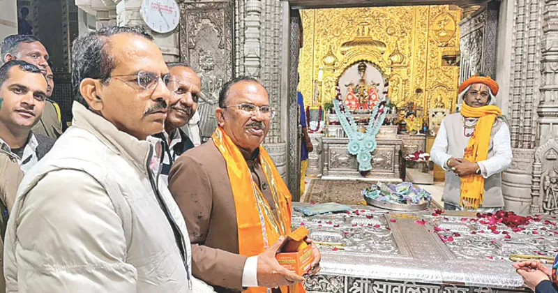 Devnani attends Rajbhog Aarti at Sanwaliya Seth