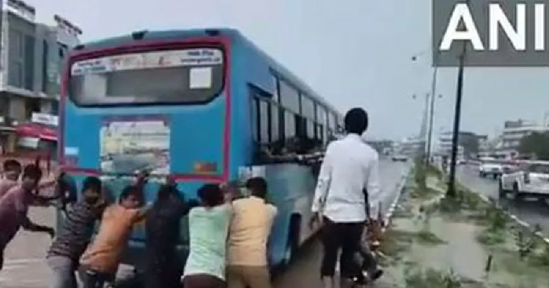Gujarat: Heavy rainfall brings chaos to Banaskantha, IMD issues red alert for several district