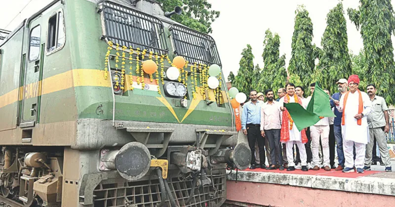 Joraram Kumawat flags off pilgrimage train