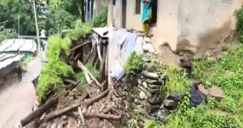 J-K: Incessant rainfall topples house in Poonch