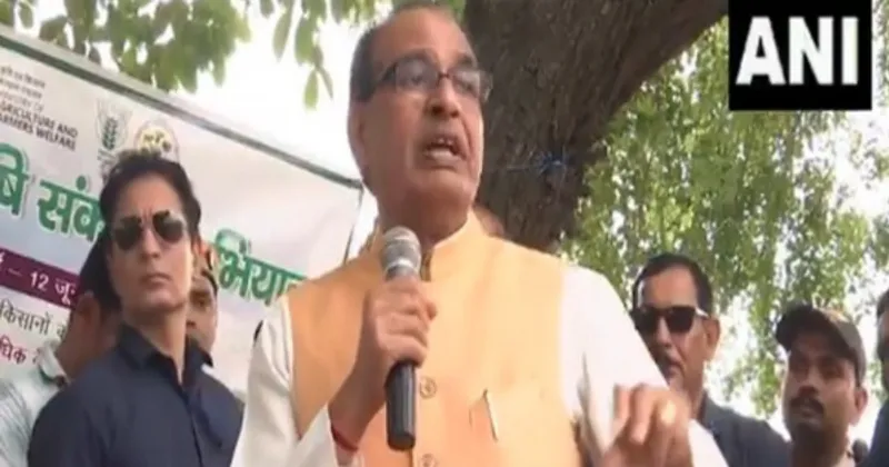 UP: Union Minister Shivraj Singh Chouhan interacts with farmers of Meerut