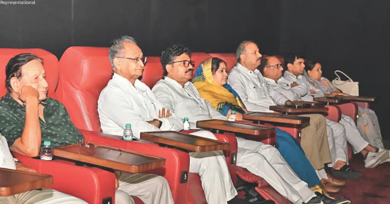 Gehlot slams Centre, urges youth to draw strength from Jyotiba Phule