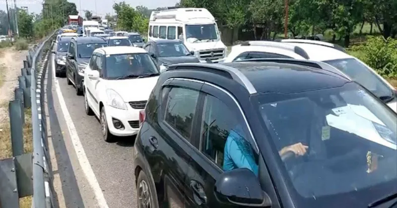Travel season, weekend rush causes traffic chaos in Haridwar, Dehradun and surrounding highways