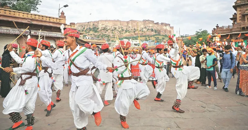 CULTURAL SHOWSTOPPERS