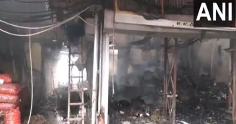 Kolkata: Massive fire breaks out at Khidirpur wholesale market