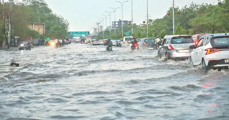 Fresh spells disrupt life in Jaipur