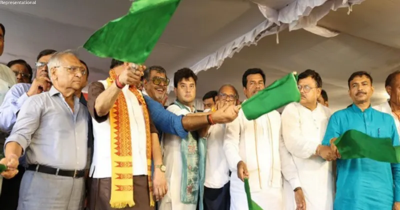 Union Minister Scindia flags off Gwalior-Bengaluru Express; Railway Minister Ashwini Vaishnaw, CM Mohan Yadav join virtually