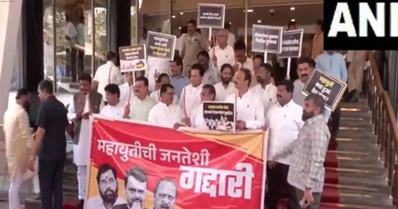 Opposition MLAs hold protest outside Maharashtra Assembly