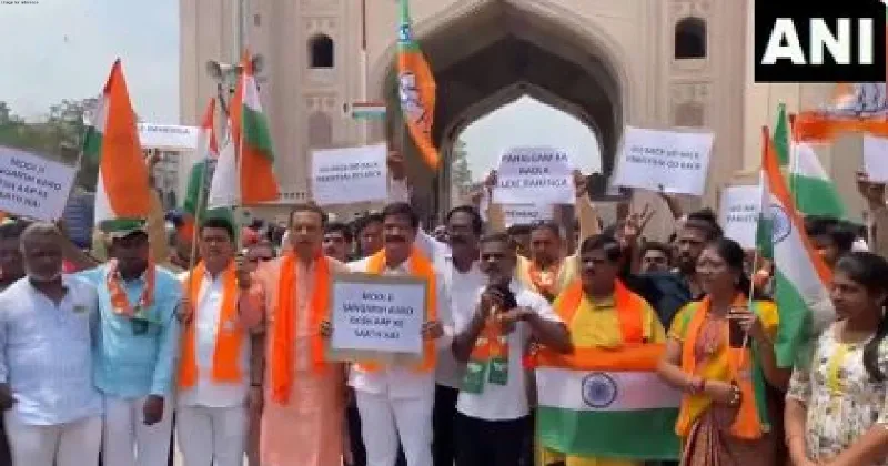 Hyderabad: BJP leaders protest at Charminar, demand deportation of Pakistani nationals
