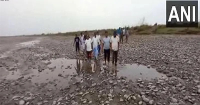 J-K: River Chenab water level drops in Akhnoor, locals back PM Modi's decision