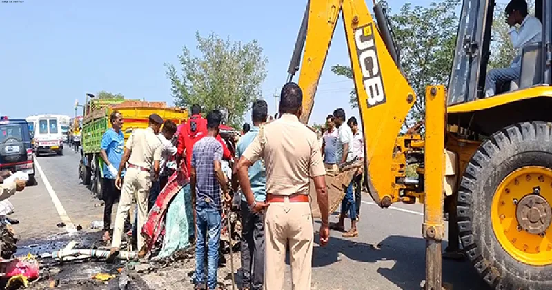 Karnataka: Five killed in car-truck collision near Hubbali