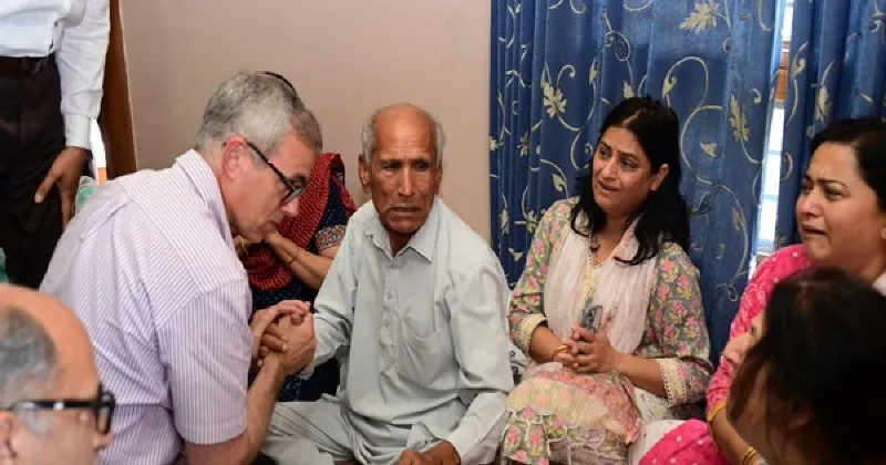 J-K: CM Omar Abdullah meets departed Rajouri ADDC Raj Kumar Thapa's family