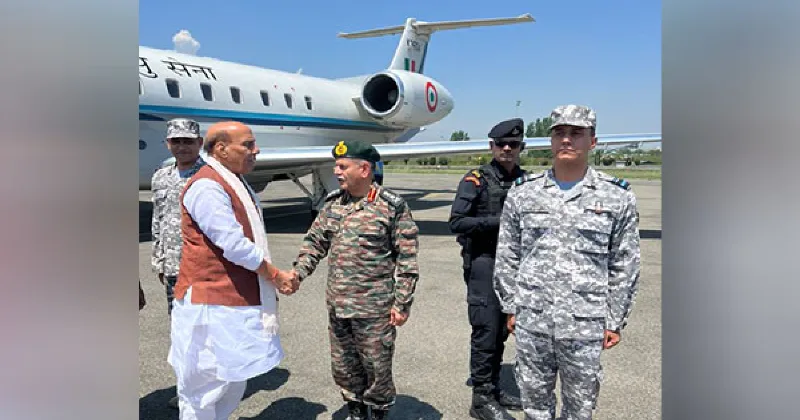 J-K: Rajnath Singh arrives in Srinagar; to interact with Army personnel