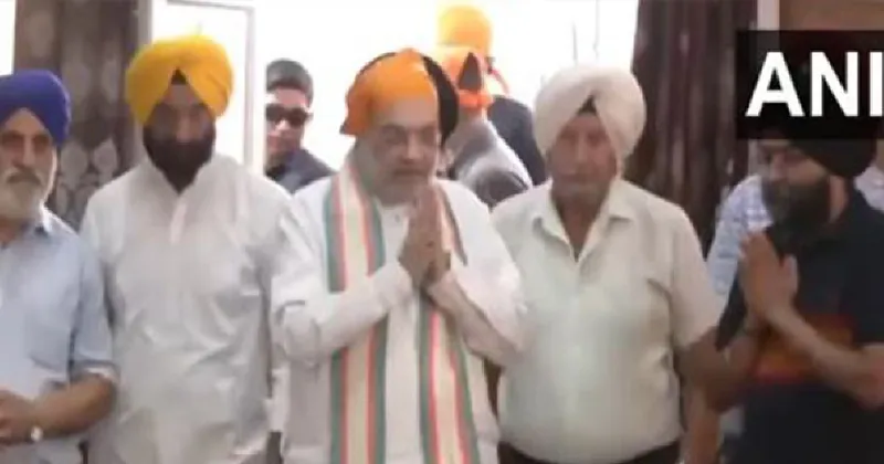 J-K : Union Home Minister Amit Shah visits shelling-hit Singh Sabha Gurudwara, meets affected families in Poonch