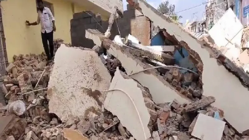 Karnataka: 3-storey building collapses in Kolar's Bangarapet city; no casualties