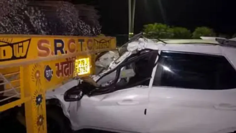 UP: Three killed in road accident on Lucknow-Agra Expressway