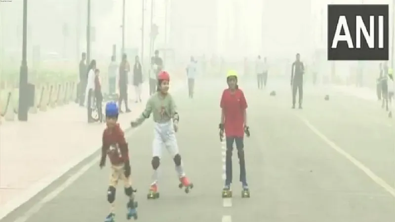 Layer of smog covers Delhi as air quality remains 'very poor' for 10th day post-Diwali