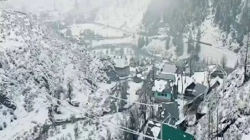 J-K: Machil sector in Kupwara receives fresh snowfall, enhances scenic charm of region