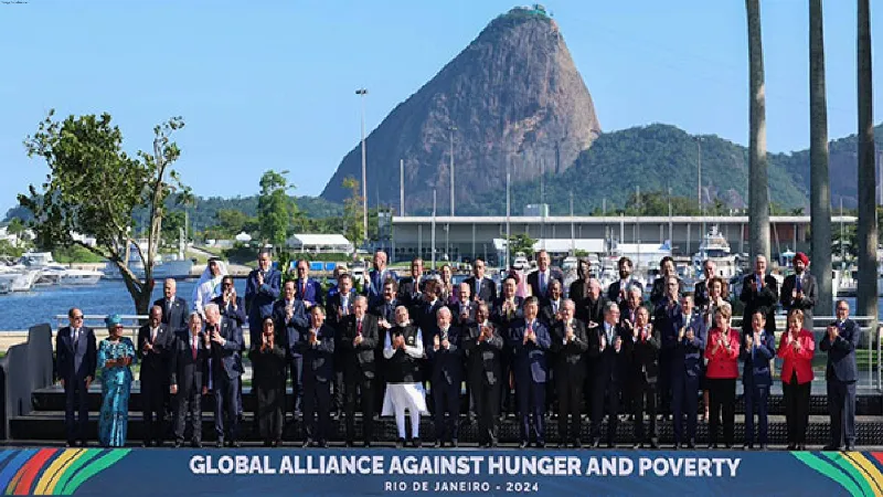 PM Modi and other world leaders pose for a family photo at G20 summit