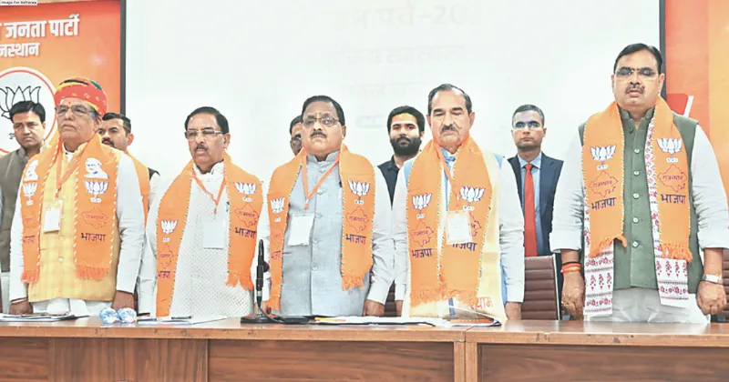 BJP leaders discuss growth, Congress’ failure in bypoll