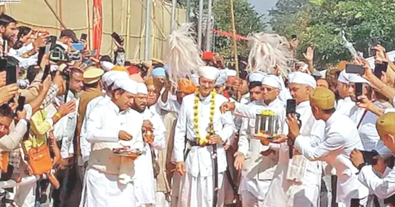 Vishvaraj performs Dhuni Darshan amid tight security