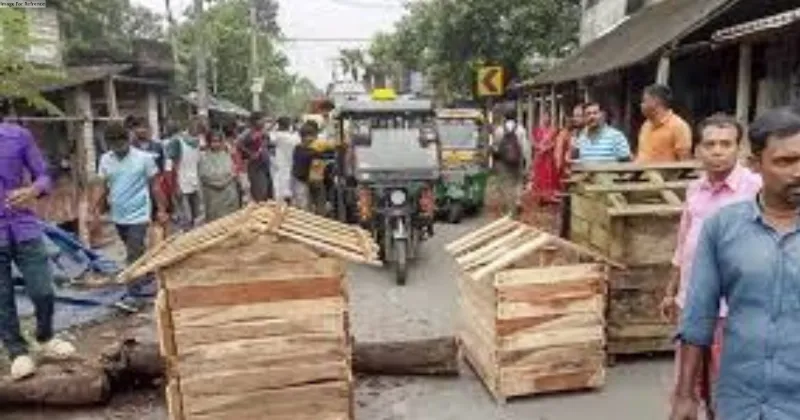 WB: People hold protests against rape, murder of minor girl in South 24 Parganas