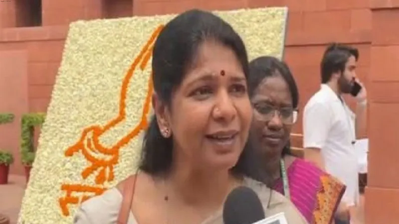 DMK MP Kanimozhi expresses grief over death of 5 people at Marina beach during Air Show