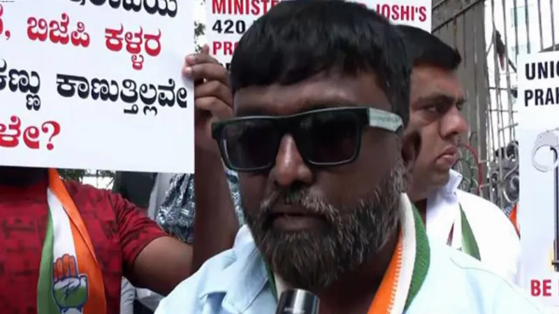 Congress protests demanding Pralhad Joshi's dismissal and arrest of kin