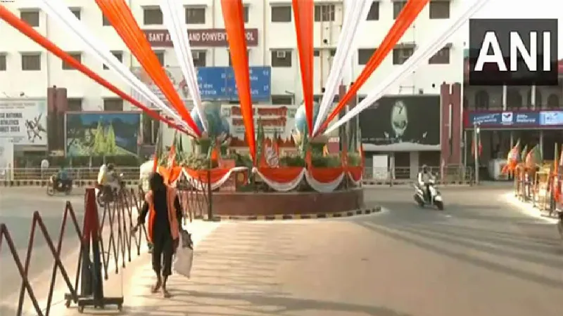 UP: Preparations in full swing in Varanasi ahead of PM Modi's visit today