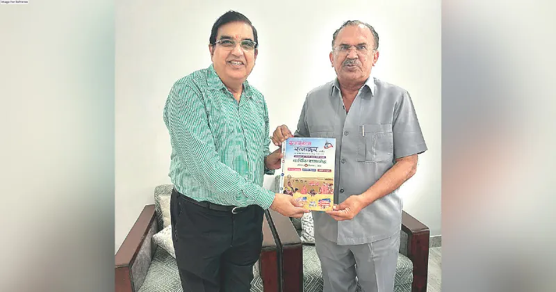 Devnani receives souvenir of Rajasthan Ratnakar