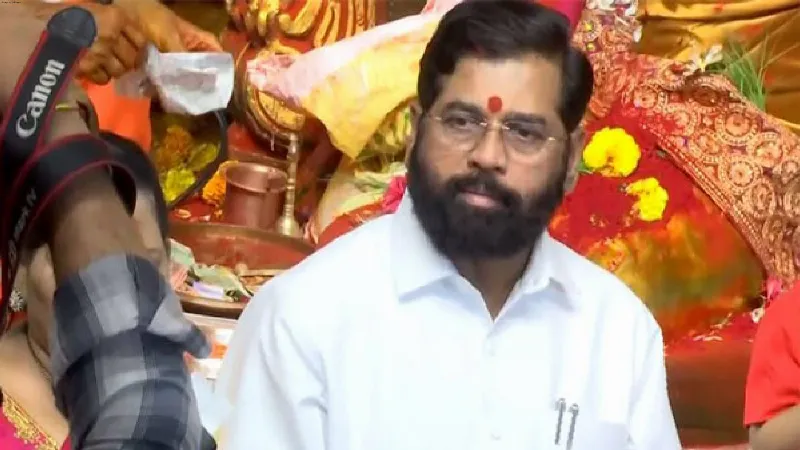 CM Eknath Shinde visits Lalbaugcha Raja and offers prayers to Lord Ganesha