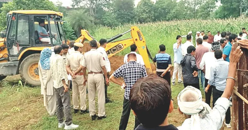 Girl child trapped 30 feet deep in Dausa borewell; rescue underway